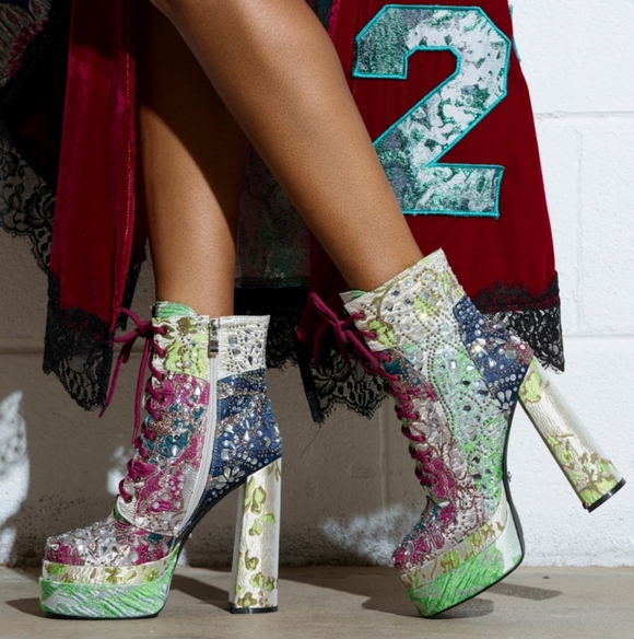 "IRIDESCENT IVY" Elegant Embellished Lace-Up Boots ( BRAND NEW !!!!!!!!!!!!!! - Picture 4 of 8